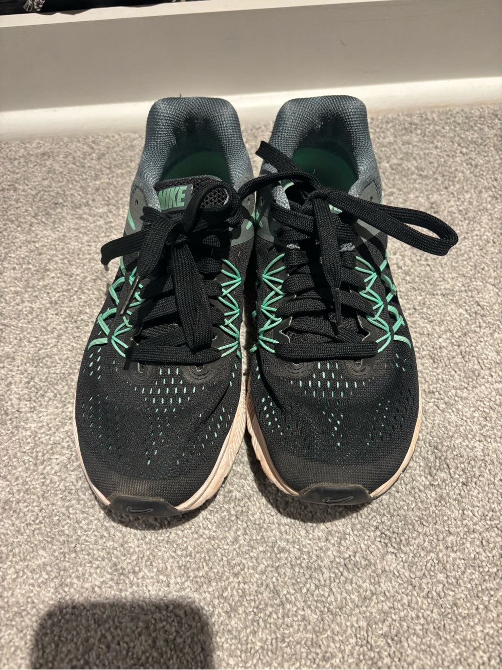 Nike Black and Teal Lace-Up Running Sneakers